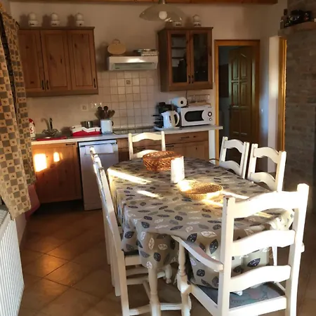 Apartment Mezeskalacs Vendeghaz *