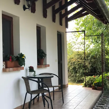 Apartment Mezeskalacs Vendeghaz Csongrad
